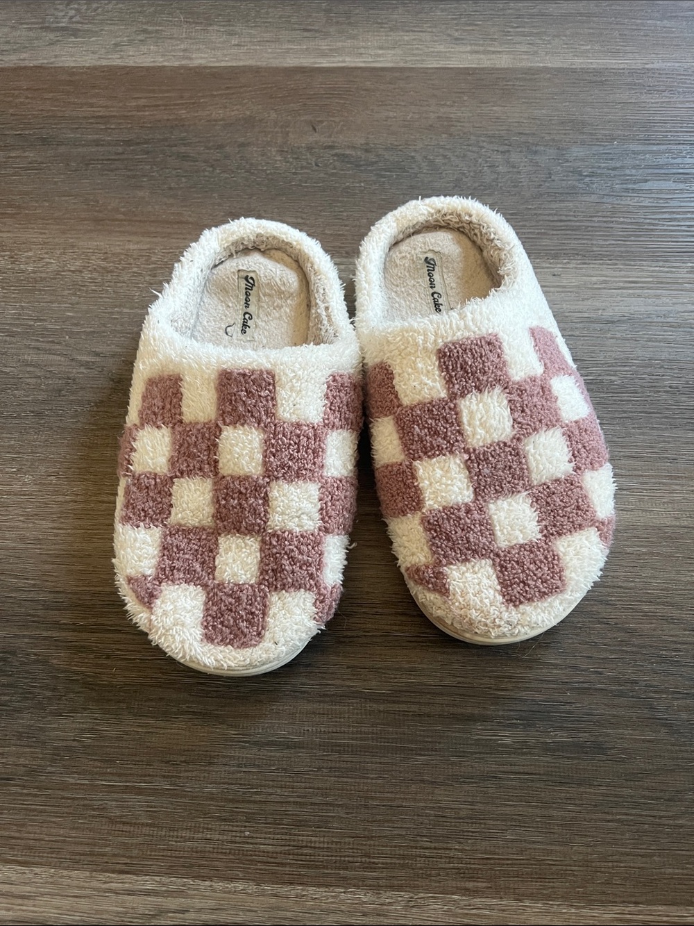 (6) Checkered Cozy Slippers in Cream and Dusty Pink